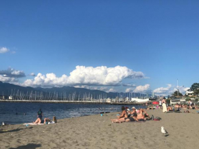 heart of Kitsilano area,5 mins walk to kits beach